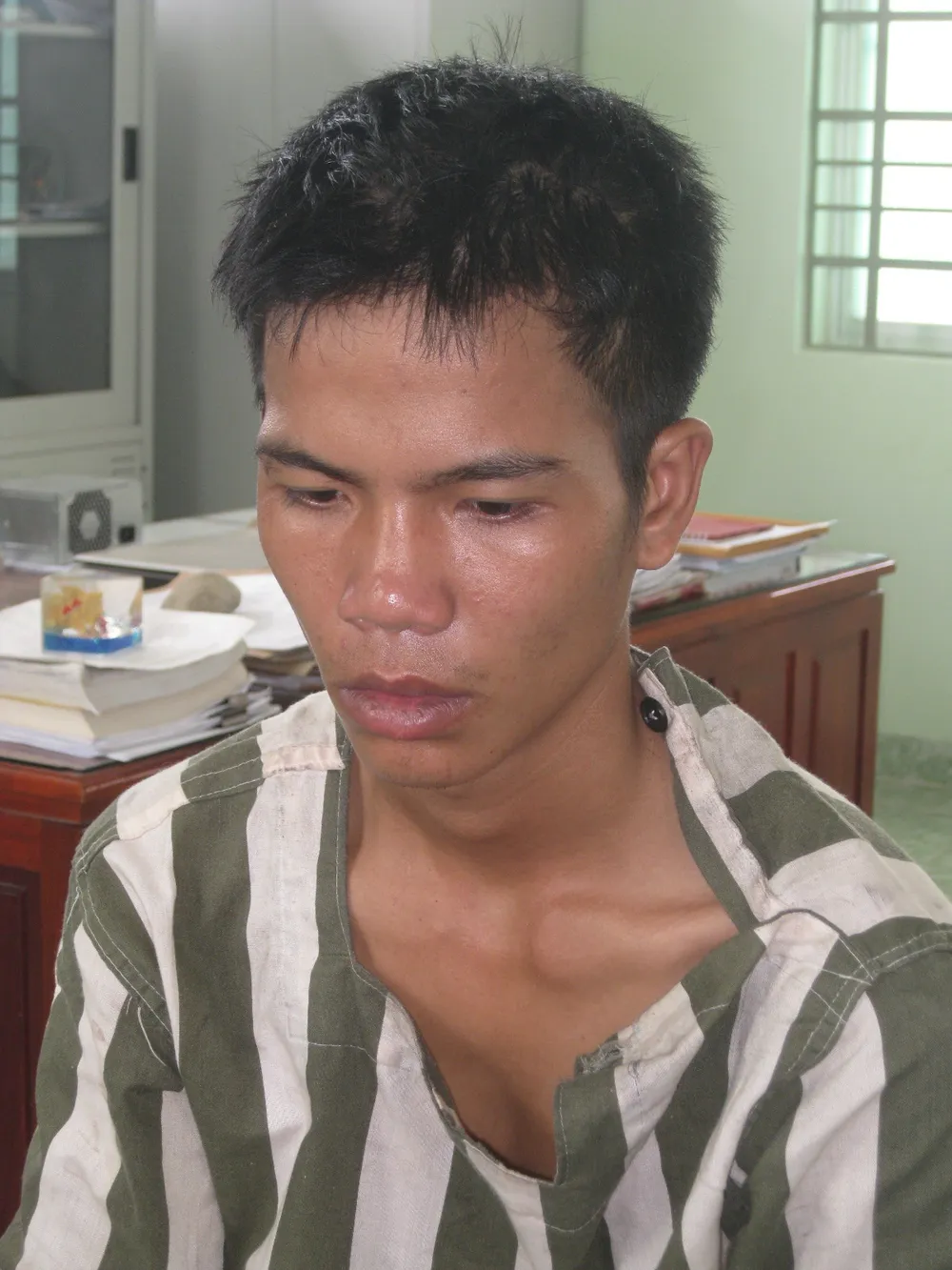 Bắt yêu râu xanh chuyên hiếp dâm rồi cướp ảnh 1